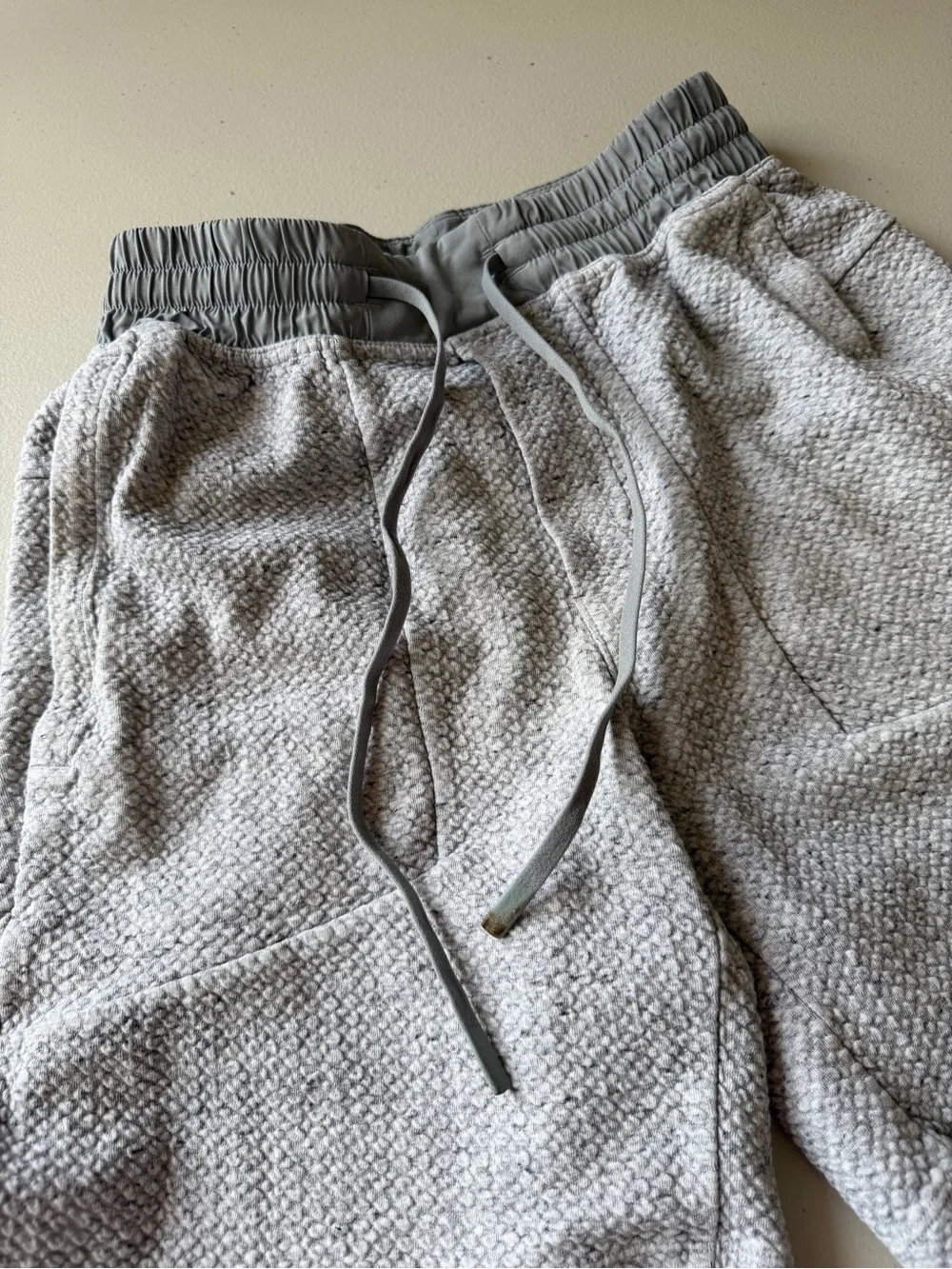 Lululemon mens “Ease The Day Short7” size s